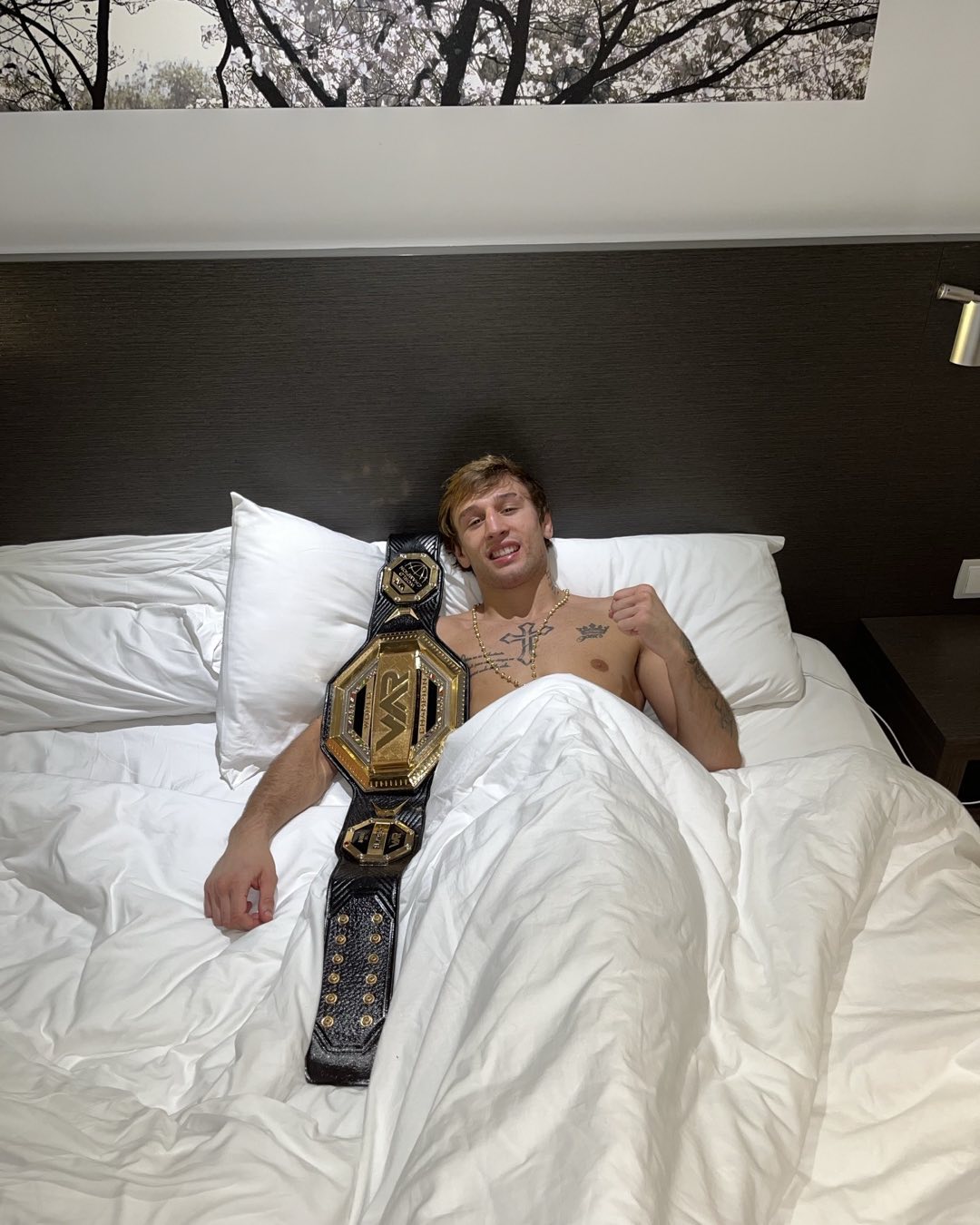 Borja García, "El Águila", vuela alto y destroza las palabras de "Peligro" - Knockout Couture | Fight or Die