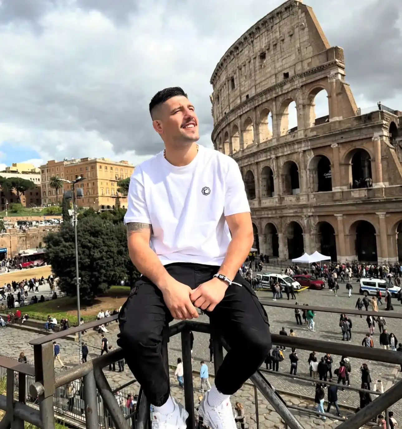 T-shirt oversize « Keep Fighting » de Knockout Couture