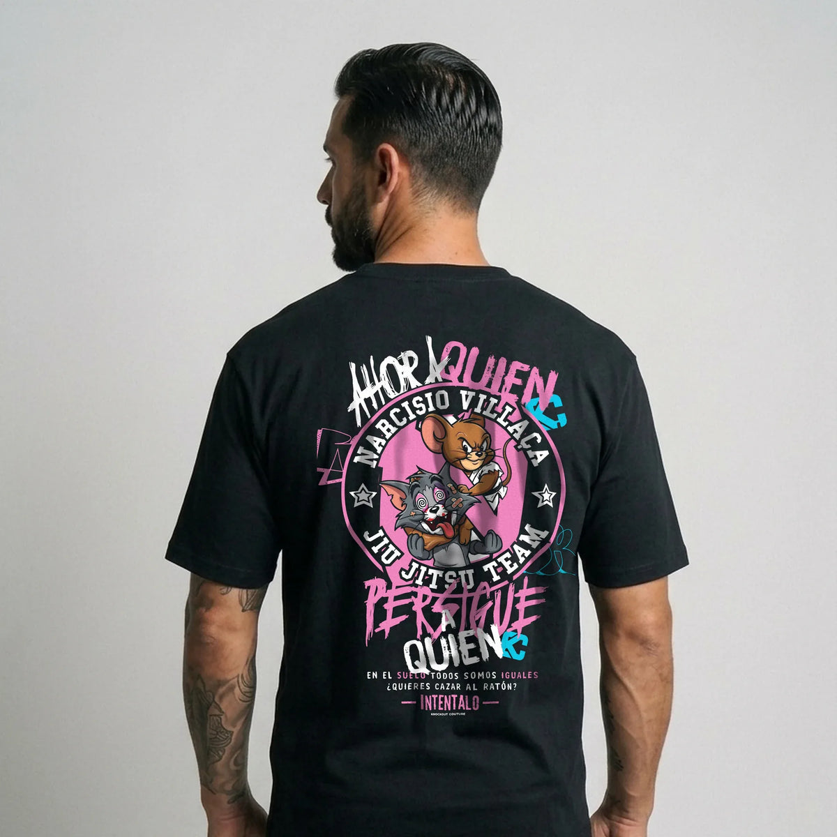 Camiseta oversize negra Narciso Villaça con estampado Jiu Jitsu Team, gato y ratón en la espalda