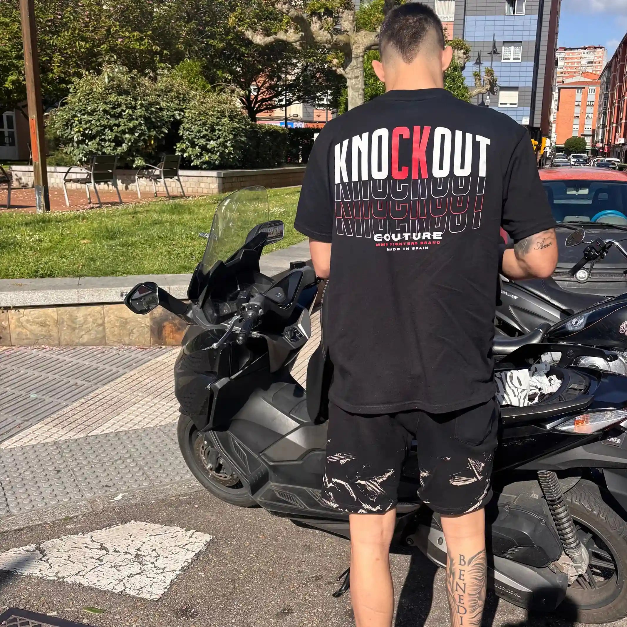 Camiseta oversize UNDISPUTED by Knockout Couture