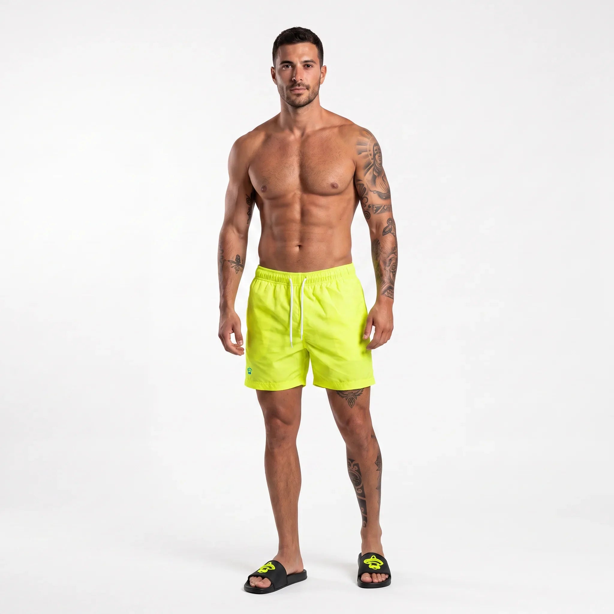 Pack Verano Class: bañador Essential Signature y chanclas Slides Emblem