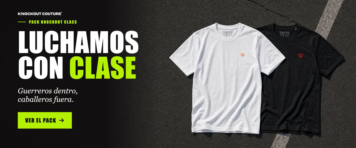 Luchamos con clase: pack Knockout Class camiseta blanca y negra sobre asfalto
