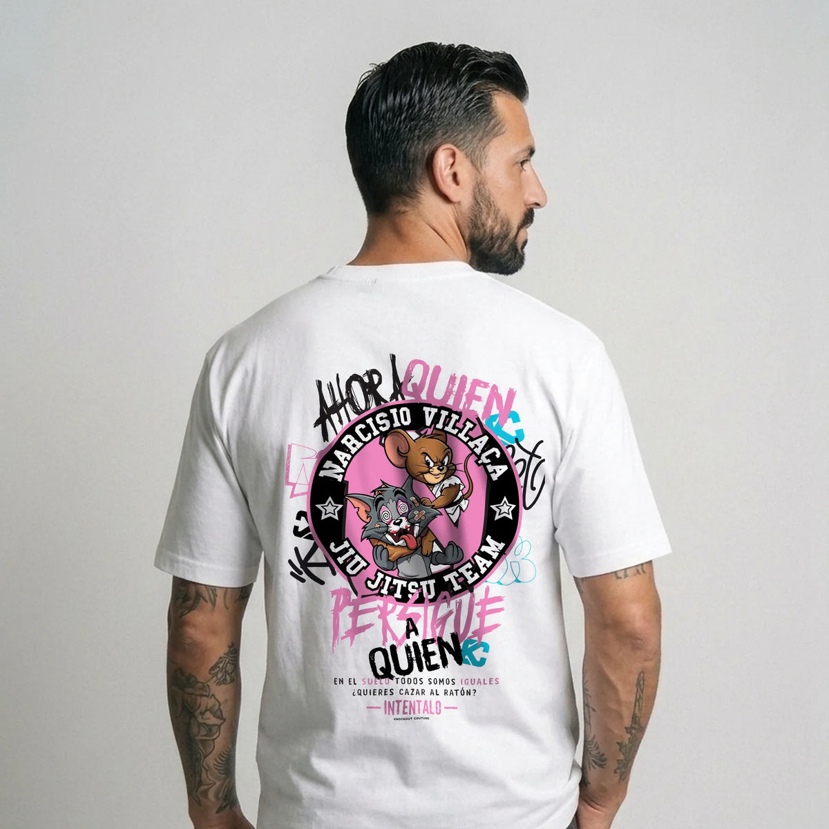 Camiseta oversize blanca Narciso Villaça con estampado Jiu Jitsu Team, gato y ratón en la espalda